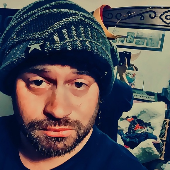 Meet your Posher, Aaron - Picture 1 of 5